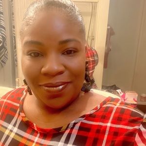 Meet your Posher, Ebony